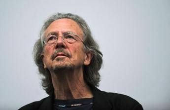 Handke voce isolata su ex Jugoslavia, difese serbi contro bosniaci Handke voce isolata su ex Jugoslavia, difese serbi contro bosniaci
