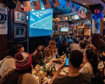 La lunga notte del Super Bowl all'Hard Rock Cafe La lunga notte del Super Bowl all'Hard Rock Cafe
