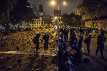 Hong Kong, morto 70enne colpito da mattone durante proteste Hong Kong, morto 70enne colpito da mattone durante proteste