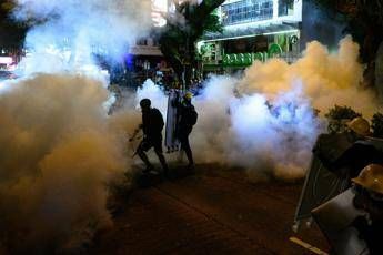 Hong Kong, lacrimogeni contro i manifestanti Hong Kong, lacrimogeni contro i manifestanti