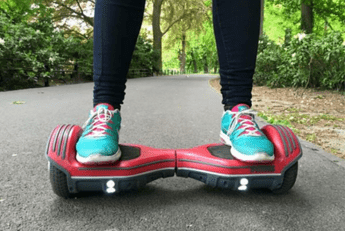 Dubai dichiara guerra agli hoverboard, vietati nei centri commerciali Dubai dichiara guerra agli hoverboard, vietati nei centri commerciali