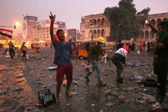 Iraq, spari su manifestanti: 18 morti Iraq, spari su manifestanti: 18 morti