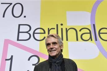 Jeremy Irons alla Berlinale: Sono per i matrimoni gay Jeremy Irons alla Berlinale: Sono per i matrimoni gay