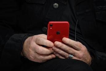 Facetime 'spia' la persona che chiami, bug su iPhone Facetime 'spia' la persona che chiami, bug su iPhone