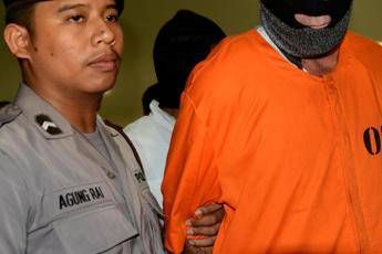 Indonesia, pugno duro contro i pedofili: approvata castrazione chimica Indonesia, pugno duro contro i pedofili: approvata castrazione chimica
