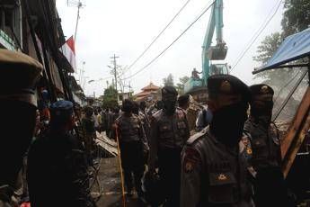 Indonesia, naufragio al largo dell'isola di Batam: almeno 18 morti Indonesia, naufragio al largo dell'isola di Batam: almeno 18 morti