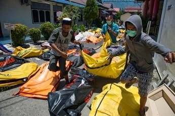 Disastro tsunami in Indonesia: oltre 800 morti Disastro tsunami in Indonesia: oltre 800 morti