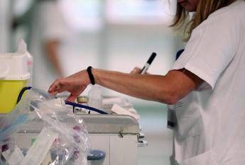 'Sexy' divise alle infermiere, scoppia la polemica 'Sexy' divise alle infermiere, scoppia la polemica