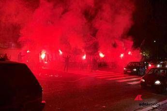 Ultras a Ponte Milvio, 40 Irriducibili con fumogeni Ultras a Ponte Milvio, 40 Irriducibili con fumogeni