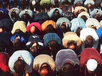 Brasile 2014: fatwa dispensa calciatori Algeria da digiuno Ramadan, polemiche Brasile 2014: fatwa dispensa calciatori Algeria da digiuno Ramadan, polemiche