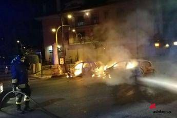 Colpo in gioielleria, bloccano Salaria con auto in fiamme Colpo in gioielleria, bloccano Salaria con auto in fiamme