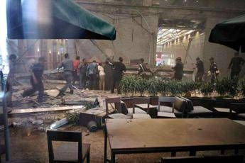 Giacarta, crollo al palazzo della Borsa: oltre 70 feriti Giacarta, crollo al palazzo della Borsa: oltre 70 feriti