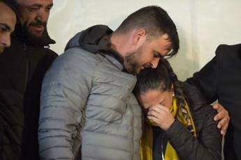 Napoli, bimbo ucciso in casa: fermato il compagno della madre Napoli, bimbo ucciso in casa: fermato il compagno della madre