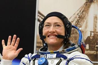 Mancano le tute, salta passeggiata astronaute Mancano le tute, salta passeggiata astronaute