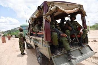 Kenya, raid aerei contro postazioni al Shabaab in Somalia. Stampa: polizia ritardò il blitz al campus Kenya, raid aerei contro postazioni al Shabaab in Somalia. Stampa: polizia ritardò il blitz al campus