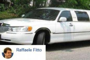 A scuola in limousine per festa 8 anni, è polemica A scuola in limousine per festa 8 anni, è polemica