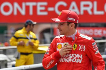 Leclerc impreca nel team radio col box Ferrari, poi le scuse