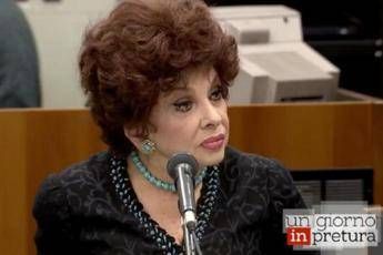 Gina Lollobrigida: Oggi pur di vendere si fa del male Gina Lollobrigida: Oggi pur di vendere si fa del male