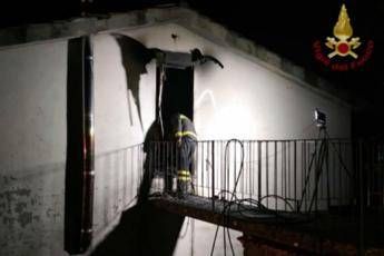 14enne muore in incendio, madre ferita in incidente