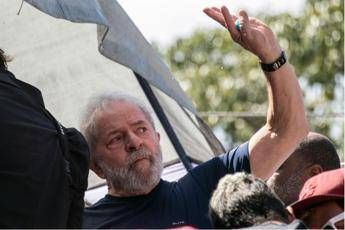 Lula è libero, giudice accetta richiesta di scarcerazione Lula è libero, giudice accetta richiesta di scarcerazione