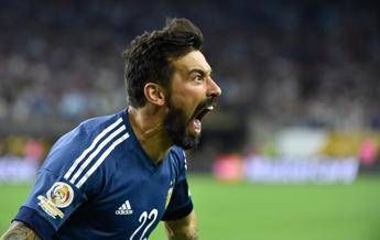 Lavezzi sarà operato venerdì per la frattura al braccio sinistro Lavezzi sarà operato venerdì per la frattura al braccio sinistro