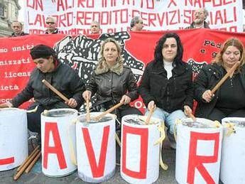 Disoccupazione record, è al 12,9% Renzi: Serve subito il Job Act Disoccupazione record, è al 12,9% Renzi: Serve subito il Job Act