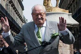Jean-Marie Le Pen: Salviamo Radio Radicale Jean-Marie Le Pen: Salviamo Radio Radicale