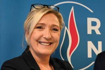 Francia, Marine Le Pen: Mi candido alle presidenziali Francia, Marine Le Pen: Mi candido alle presidenziali