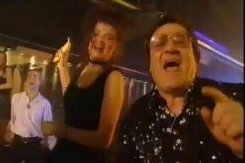 'Ti si mangiate la banana' e le altre: i successi dance-trash di Leone di Lernia 'Ti si mangiate la banana' e le altre: i successi dance-trash di Leone di Lernia