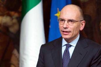 Disavventura per Enrico Letta, tamponamento con uno scooter in centro a Roma Disavventura per Enrico Letta, tamponamento con uno scooter in centro a Roma