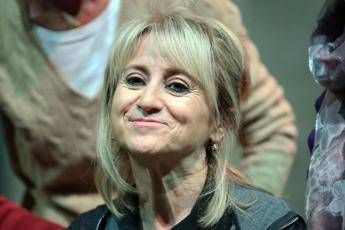Luciana Littizzetto risponde al citofono... Luciana Littizzetto risponde al citofono...