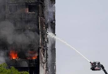La Torre della morte: 17 vittime e caos dispersi a Grenfell Tower La Torre della morte: 17 vittime e caos dispersi a Grenfell Tower