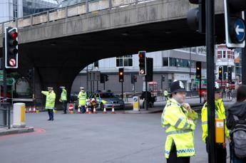 Dieci anni fa gli attacchi terroristici a Londra, la minaccia continua Dieci anni fa gli attacchi terroristici a Londra, la minaccia continua