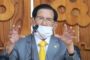 Coronavirus, incriminato leader della setta focolaio in Corea del Sud Coronavirus, incriminato leader della setta focolaio in Corea del Sud