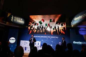 Una rivoluzione, festa M5S per reddito e quota 100 Una rivoluzione, festa M5S per reddito e quota 100