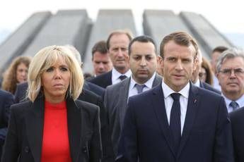 Burrasca tra Macron e Brigitte Burrasca tra Macron e Brigitte