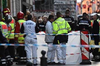 Accoltella passanti, paura a Marsiglia Accoltella passanti, paura a Marsiglia