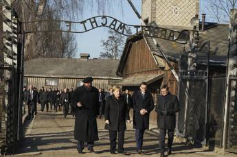 Germania, Merkel in visita a Auschwitz per la prima volta