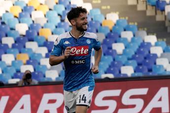 Mertens e Lozano affondano il Genoa, 2-1 del Napoli a Marassi