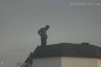 Paura al porto di Messina, uomo si arrampica su nave Paura al porto di Messina, uomo si arrampica su nave