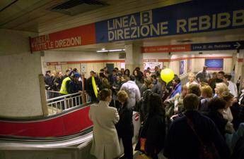 Guasto tecnico, chiuse due stazioni della metro A di Roma Guasto tecnico, chiuse due stazioni della metro A di Roma