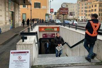 Roma, fermata Barberini riaperta a metà Roma, fermata Barberini riaperta a metà