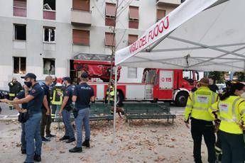 Esplosione a Milano, abitante palazzo: Io unica non evacuata perché non ci vedo Esplosione a Milano, abitante palazzo: Io unica non evacuata perché non ci vedo