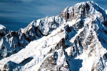 Donna precipita e muore sul Monte Bianco