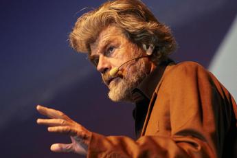 Messner: Italia incerottata, ho l'età per fare il senatore a vita