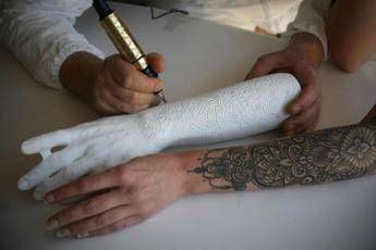 I tatuaggi di Marco Manzo alla Biennale I tatuaggi di Marco Manzo alla Biennale