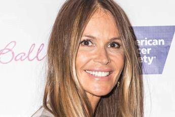 Elle Macpherson con il guru anti-vax Wakefield Elle Macpherson con il guru anti-vax Wakefield