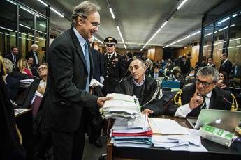 Mafia Capitale, Carminati intimidiva e Buzzi corrompeva Mafia Capitale, Carminati intimidiva e Buzzi corrompeva