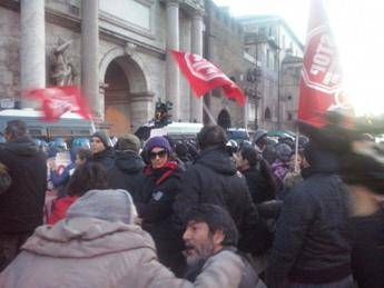 'Mai con Salvini', manifestazione a Roma: 5 fermati e un funzionario di Polizia ferito 'Mai con Salvini', manifestazione a Roma: 5 fermati e un funzionario di Polizia ferito