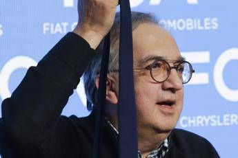 Marchionne e quella cravatta 10 anni dopo Marchionne e quella cravatta 10 anni dopo